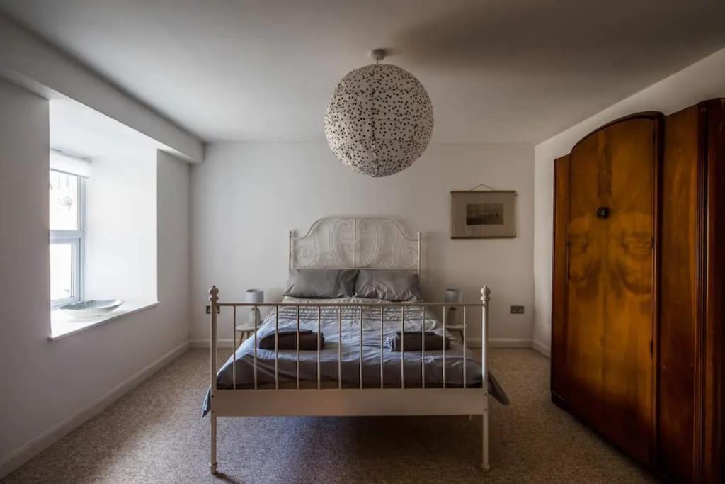 Spacious 2 Bedroom Apartment Near Seafront Penzance Bagian luar foto