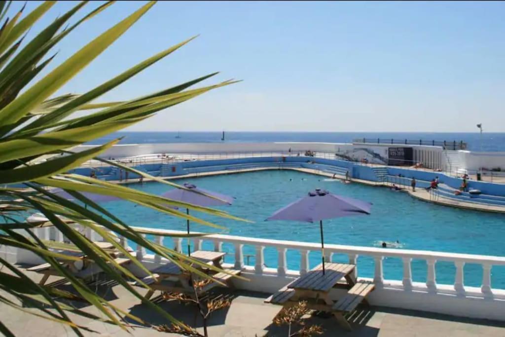 Spacious 2 Bedroom Apartment Near Seafront Penzance Bagian luar foto